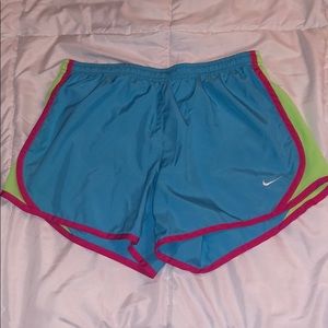 Girls Y large Nike Dri-Fit Tempo shorts